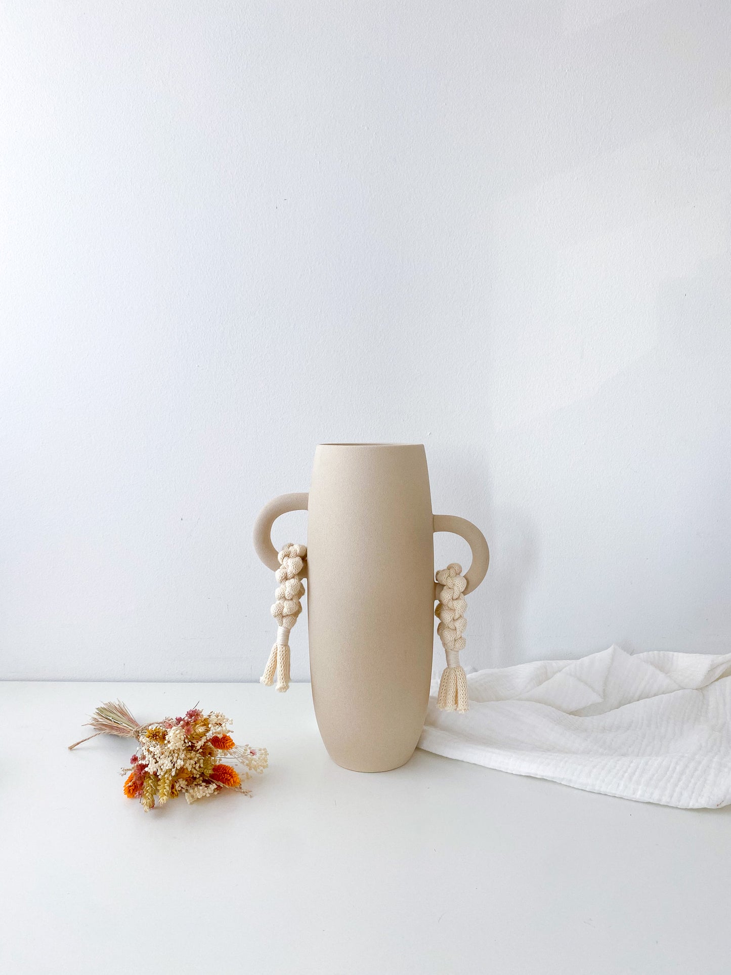 Textured Vase with Macramé - Terra